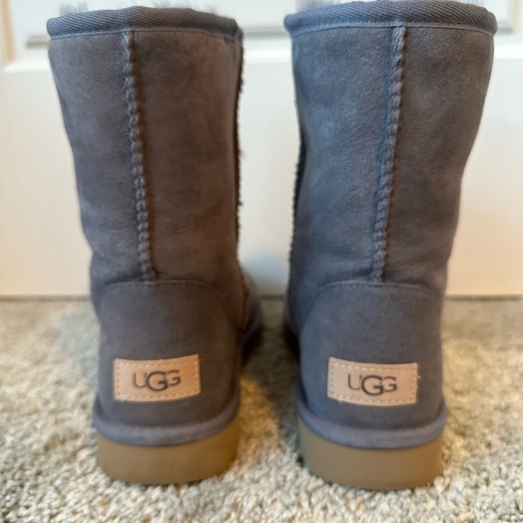 Ugg Classic Short II Sugarplum 6 - Picture 3 of 6